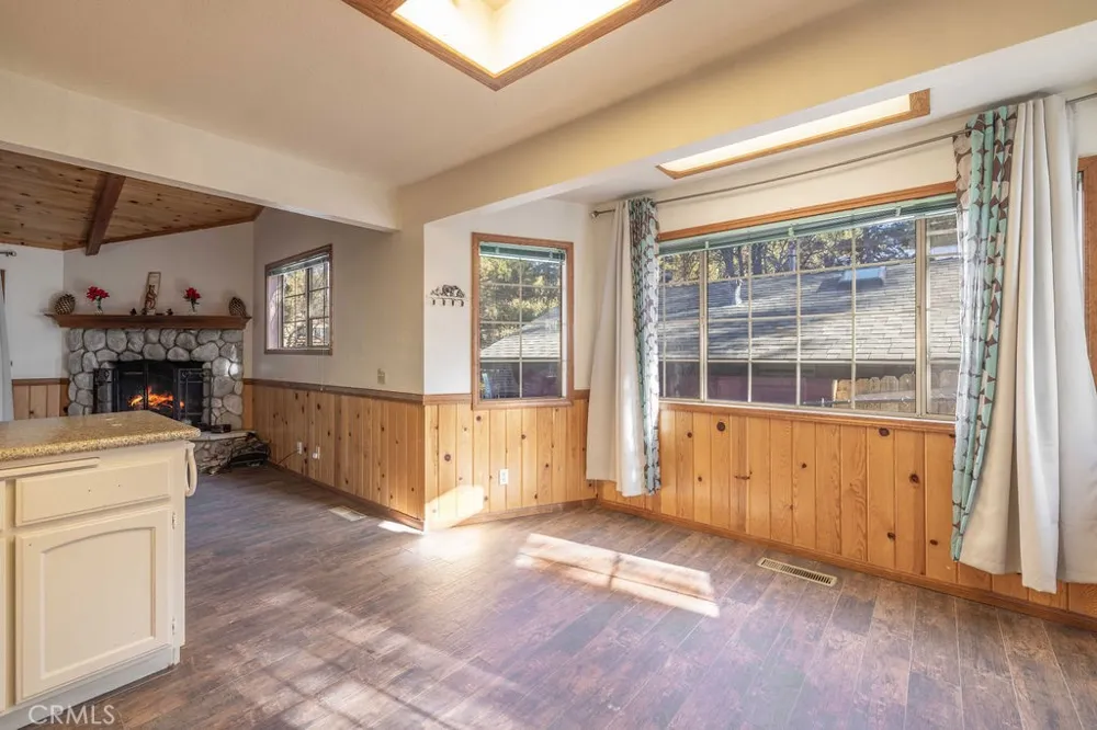 252 Riverside Sugarloaf, CA 92386