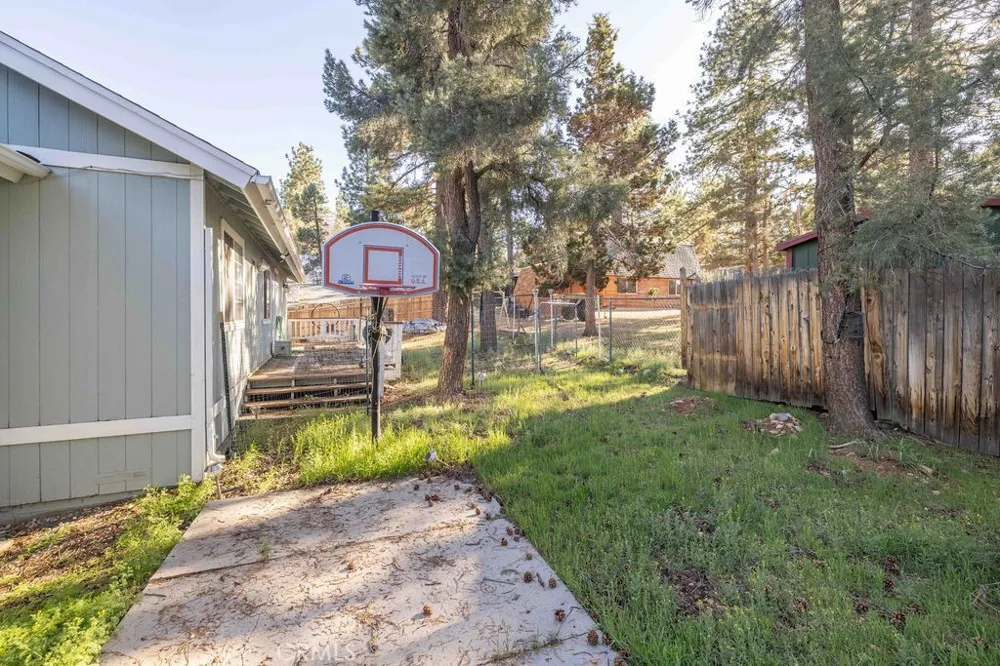 252 Riverside Sugarloaf, CA 92386