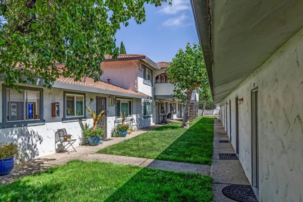 1271 Juniper Drive #7 Gilroy, CA 95020