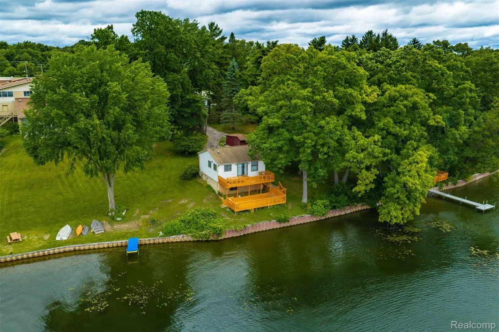 11044 Grand River Avenue Green Oak Township, MI 48116