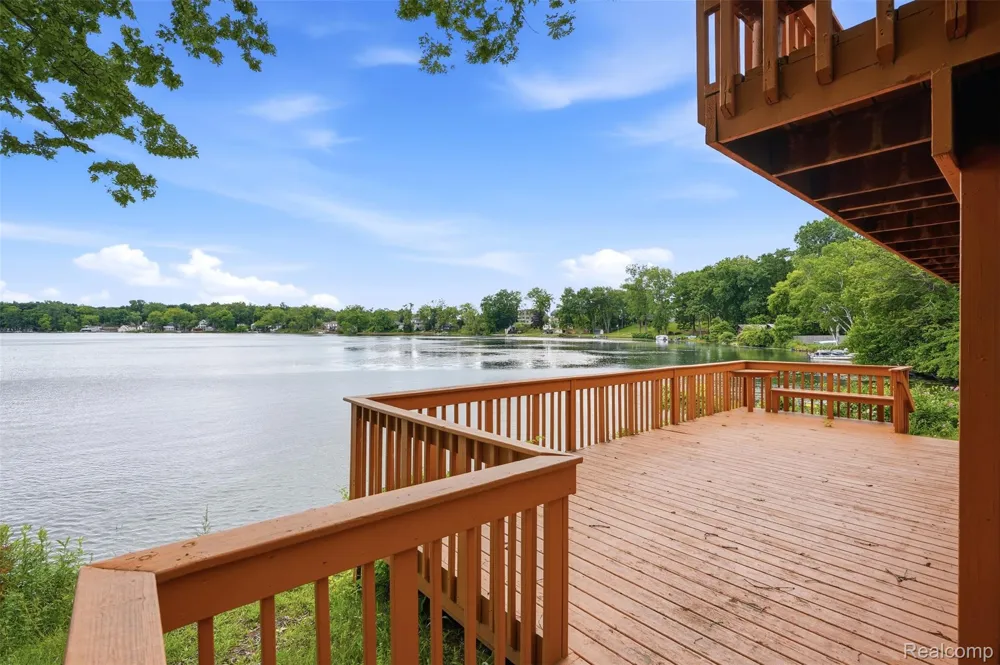 11044 Grand River Avenue Green Oak Township, MI 48116