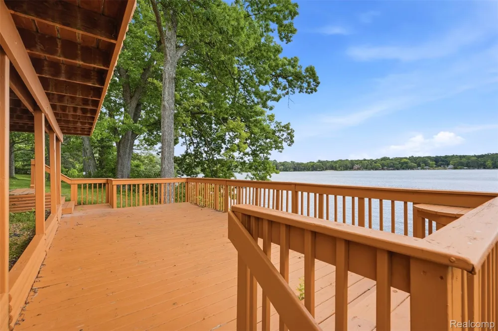 11044 Grand River Avenue Green Oak Township, MI 48116
