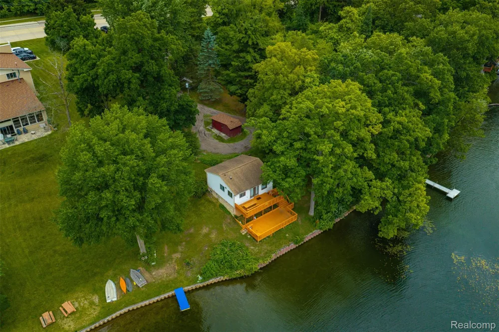 11044 Grand River Avenue Green Oak Township, MI 48116