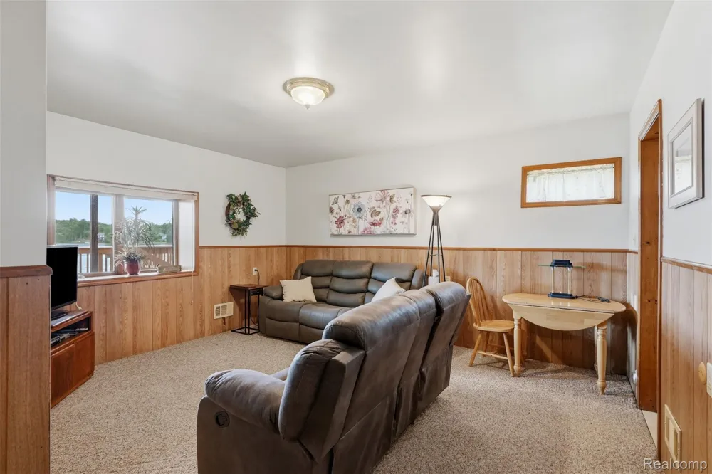 11044 Grand River Avenue Green Oak Township, MI 48116