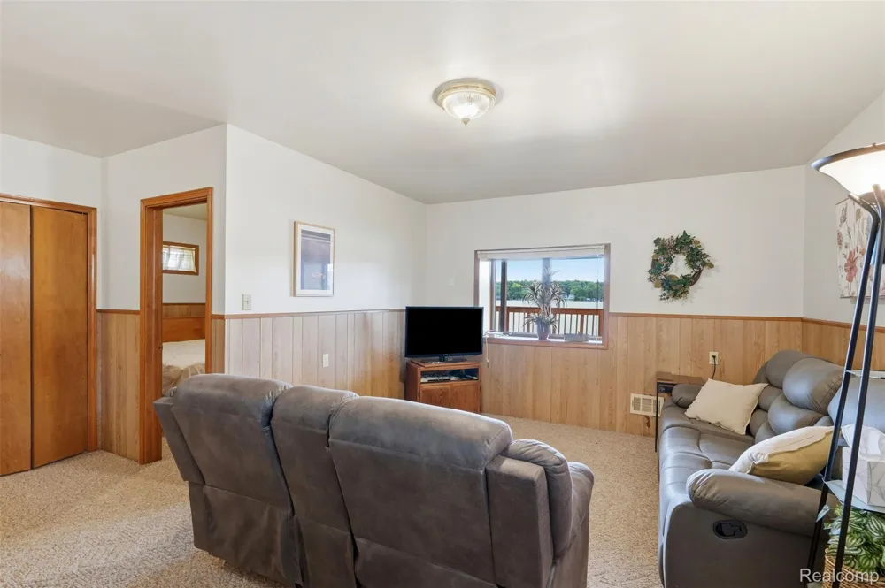 11044 Grand River Avenue Green Oak Township, MI 48116