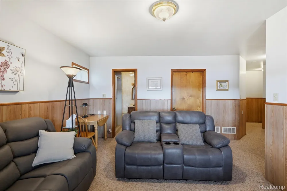 11044 Grand River Avenue Green Oak Township, MI 48116