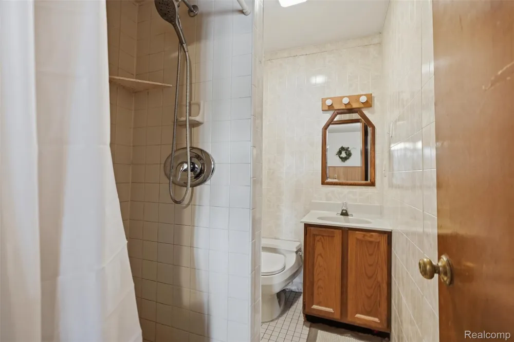 11044 Grand River Avenue Green Oak Township, MI 48116