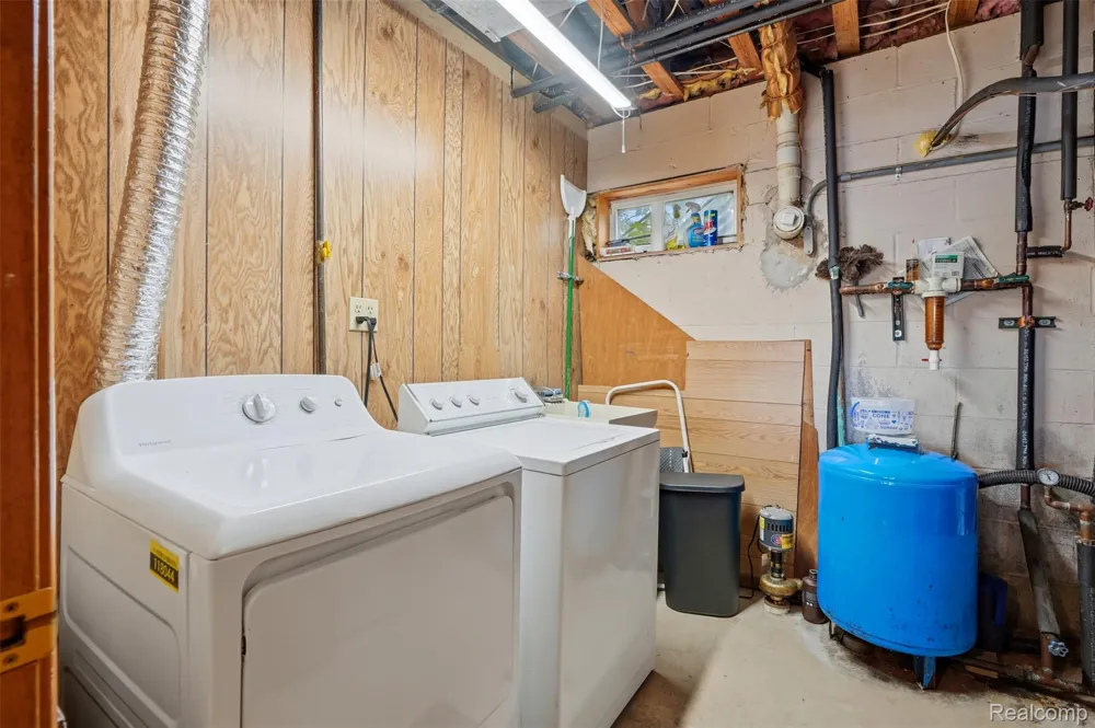11044 Grand River Avenue Green Oak Township, MI 48116