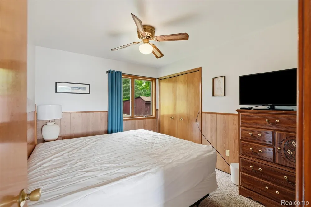 11044 Grand River Avenue Green Oak Township, MI 48116