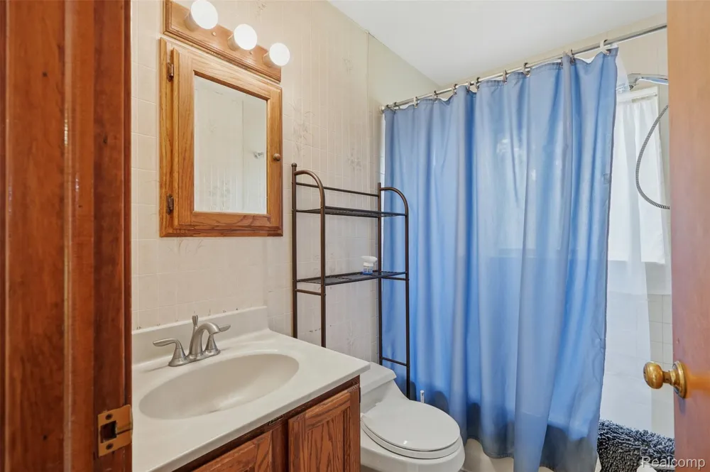 11044 Grand River Avenue Green Oak Township, MI 48116