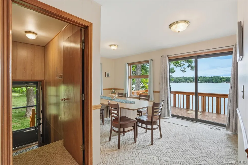 11044 Grand River Avenue Green Oak Township, MI 48116