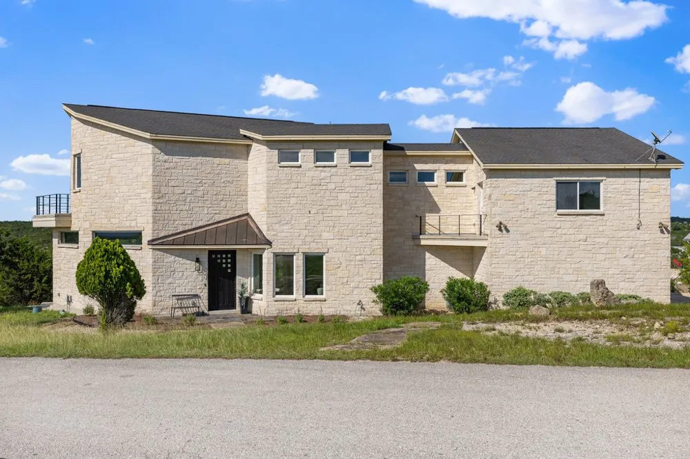 360 Stacey Ann Cove Dripping Springs, TX 78620