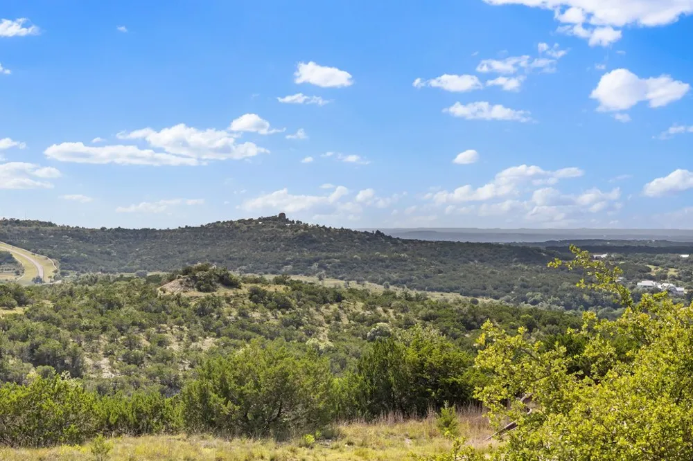 360 Stacey Ann Cove Dripping Springs, TX 78620