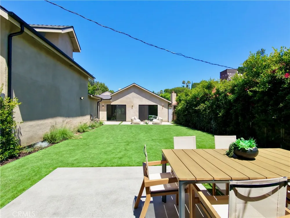 4819 Genesta Avenue Encino, CA 91316