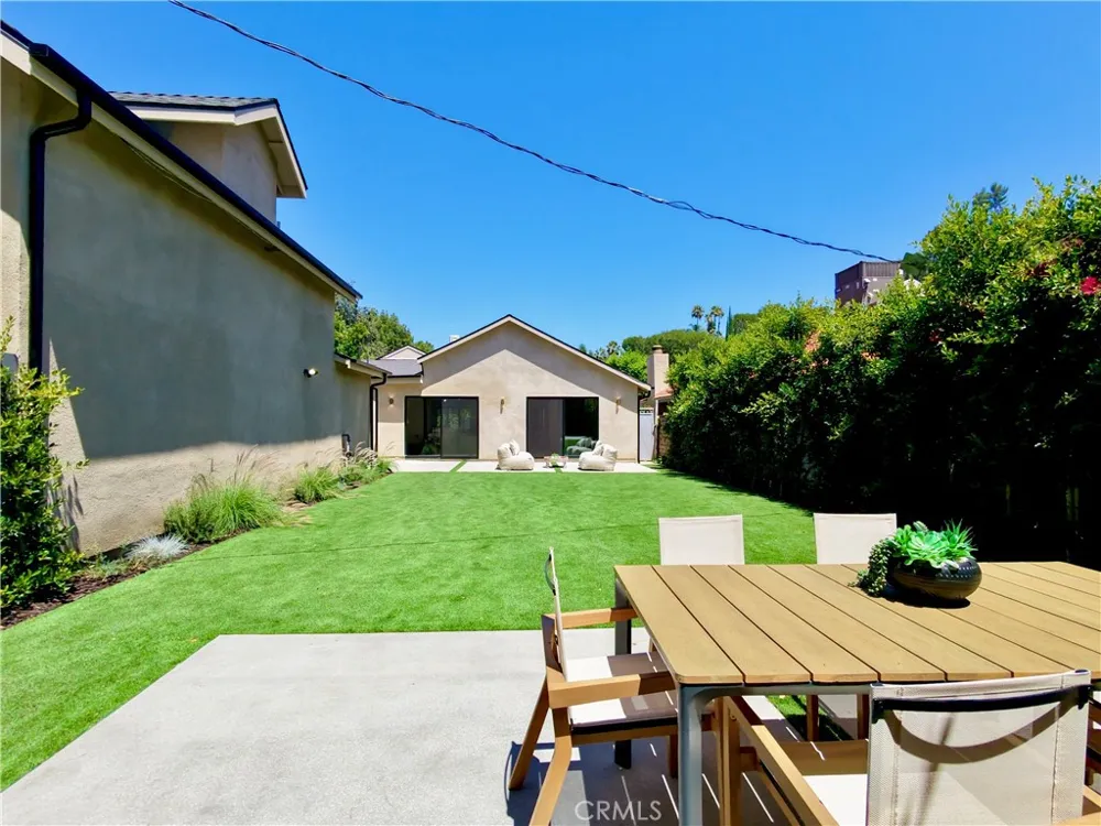 4819 Genesta Avenue Encino, CA 91316
