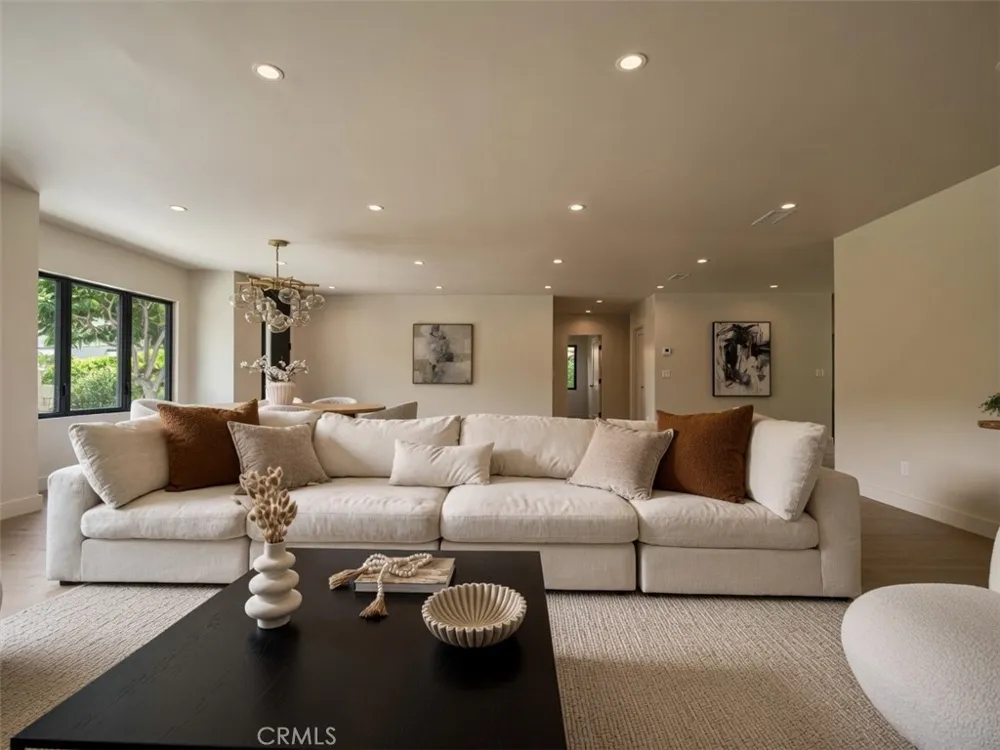 4819 Genesta Avenue Encino, CA 91316