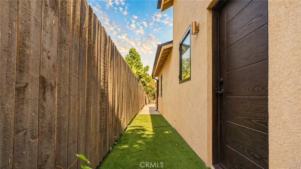 4819 Genesta Avenue Encino, CA 91316