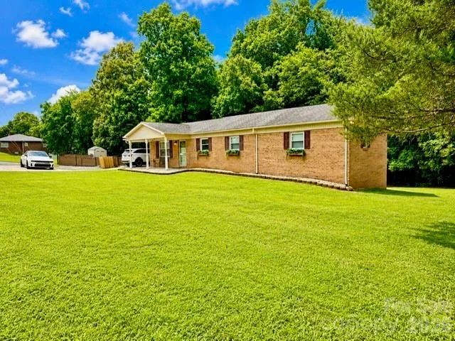 1702 Cajah Mountain Road Hudson, NC 28638