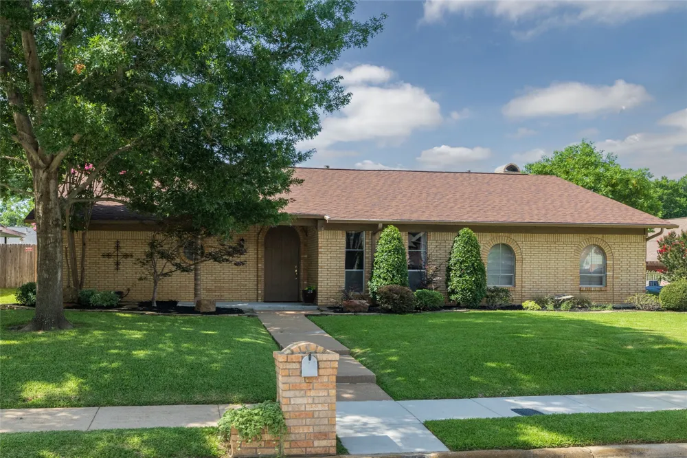 1710 Park Hill Drive Arlington, TX 76012
