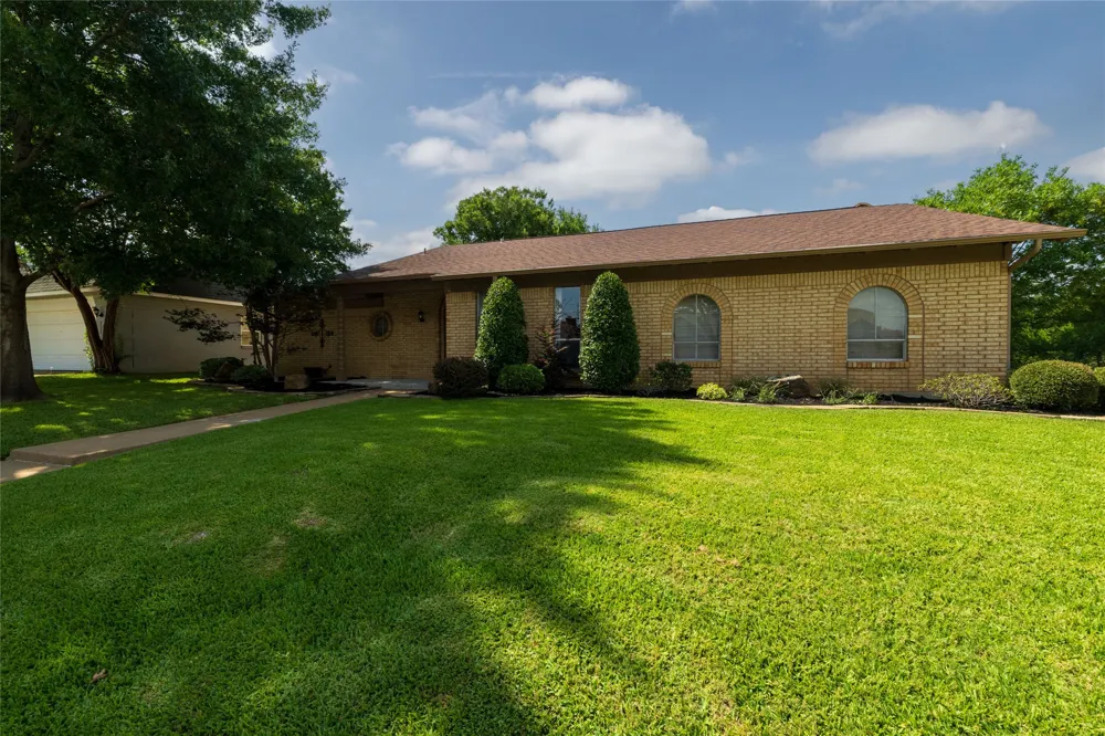 1710 Park Hill Drive Arlington, TX 76012