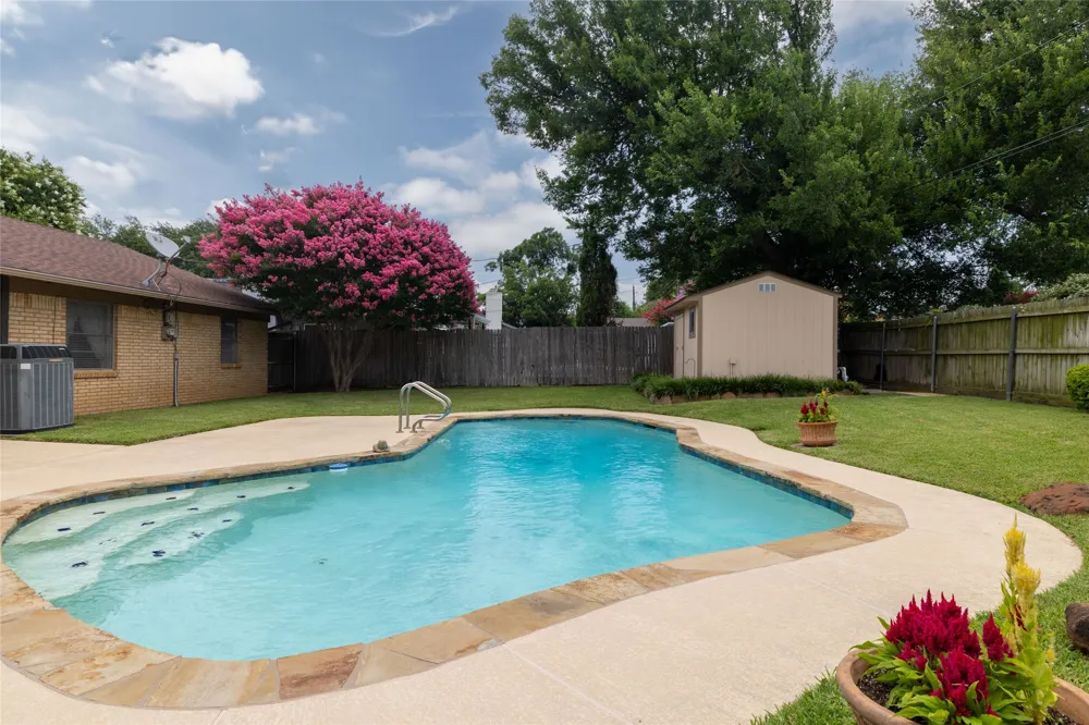 1710 Park Hill Drive Arlington, TX 76012