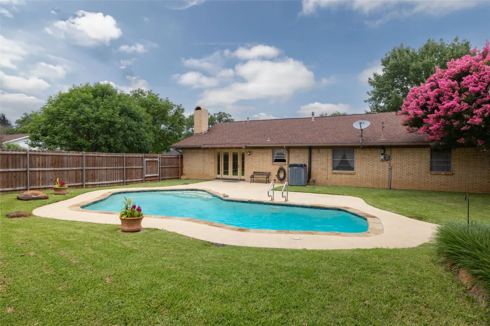 1710 Park Hill Drive Arlington, TX 76012