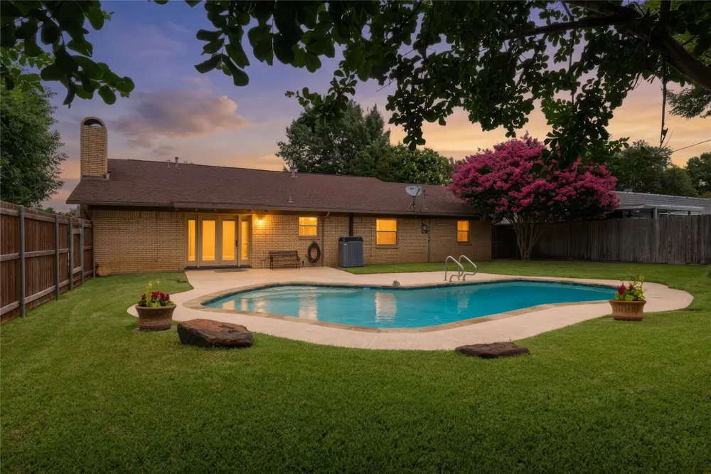 1710 Park Hill Drive Arlington, TX 76012
