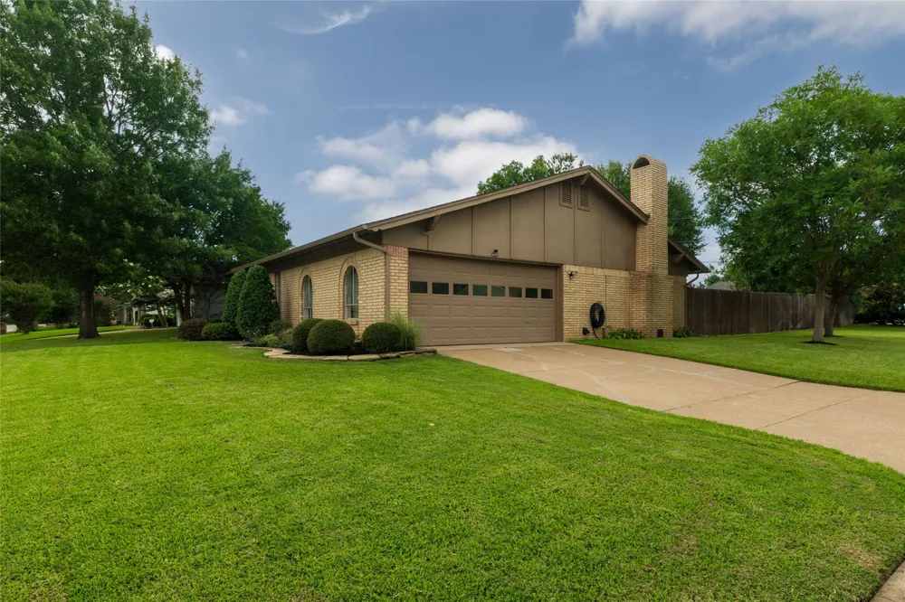 1710 Park Hill Drive Arlington, TX 76012