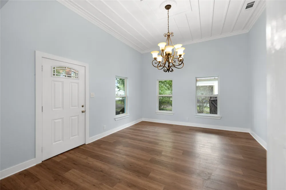 607 W 3rd Street Eddy, TX 76524
