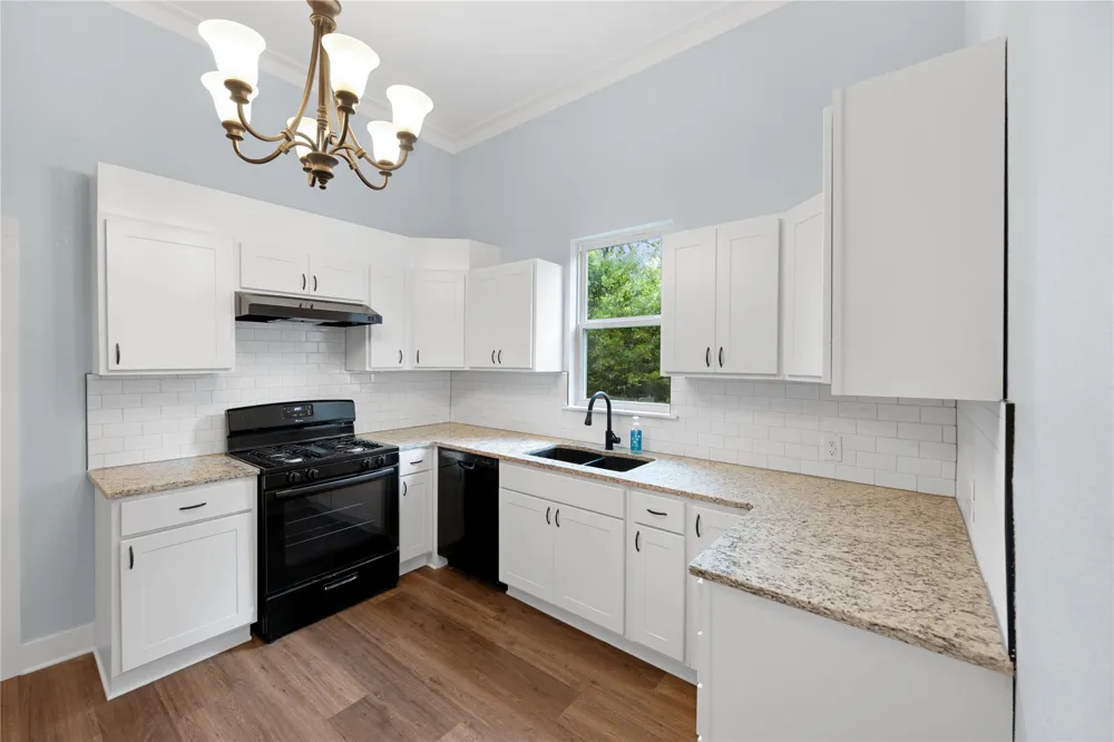 607 W 3rd Street Eddy, TX 76524