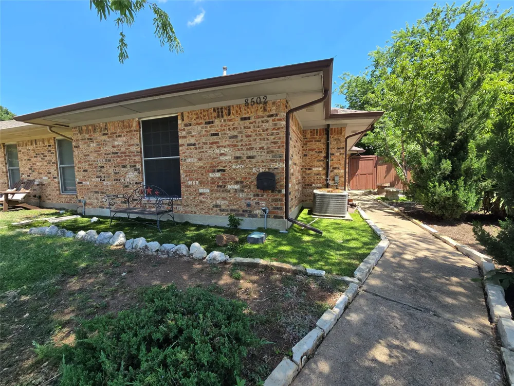 8502 Hawthorne Street Frisco, TX 75034