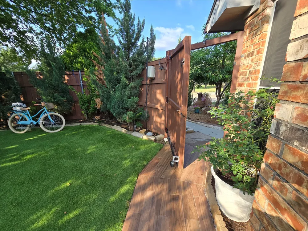 8502 Hawthorne Street Frisco, TX 75034