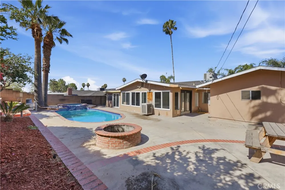 2511 Spring Meadow Highland, CA 92346