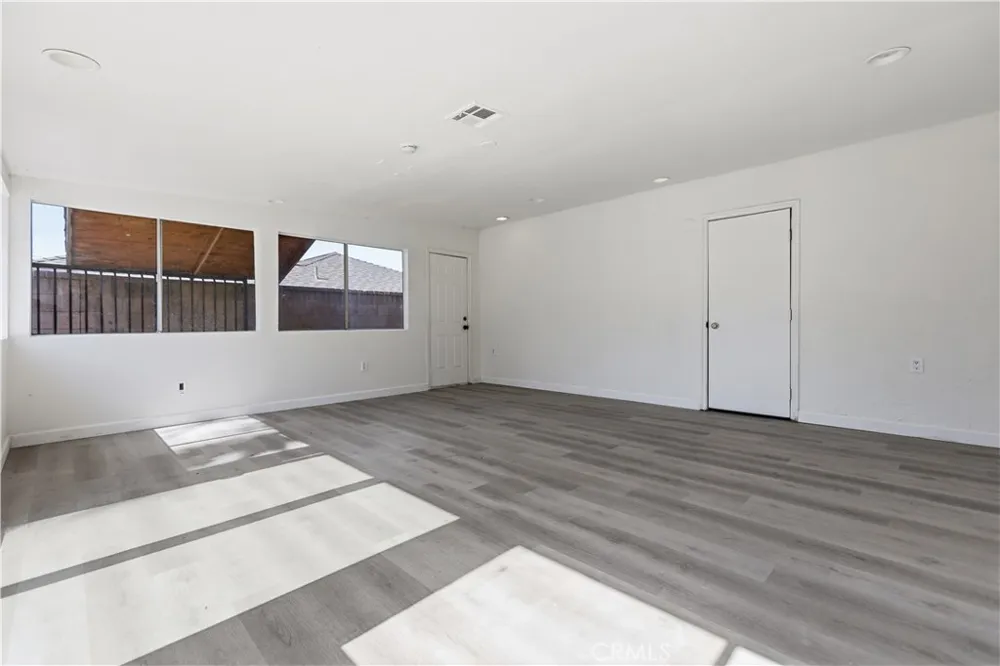 2511 Spring Meadow Highland, CA 92346
