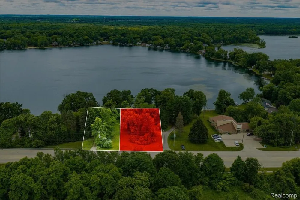 2 Grand River Road Green Oak Township, MI 48116