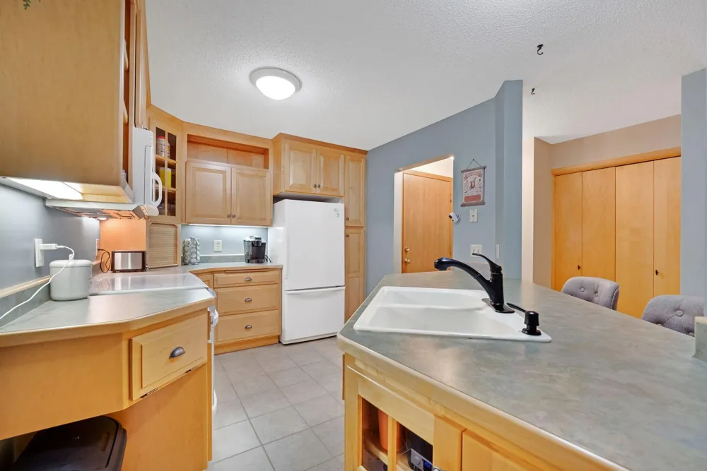 15805 26th Avenue #B Plymouth, MN 55447