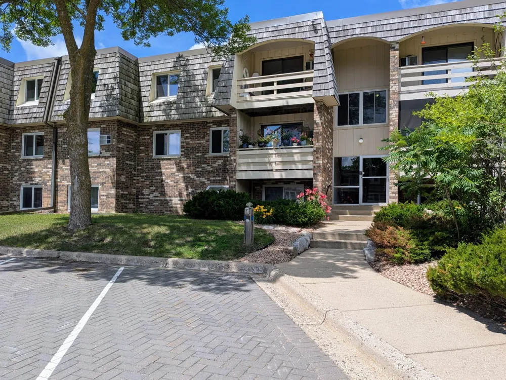 4387 Wilshire Boulevard #106 Mound, MN 55364