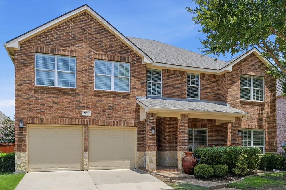 851 Branch Crossing Lantana, TX 76226