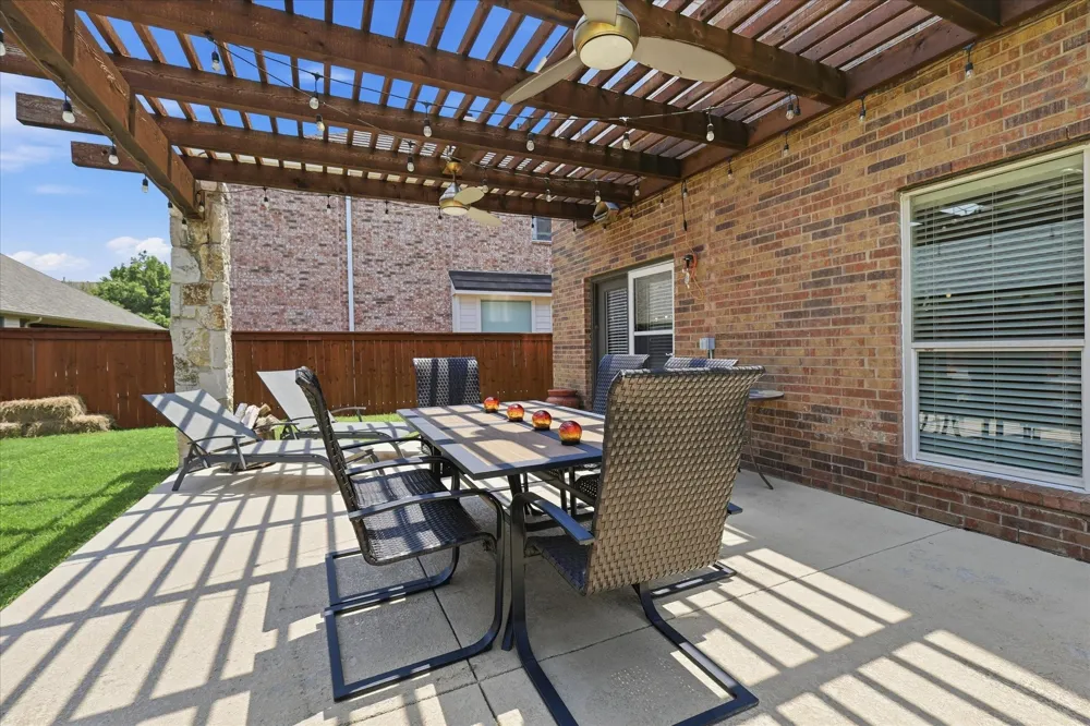 851 Branch Crossing Lantana, TX 76226
