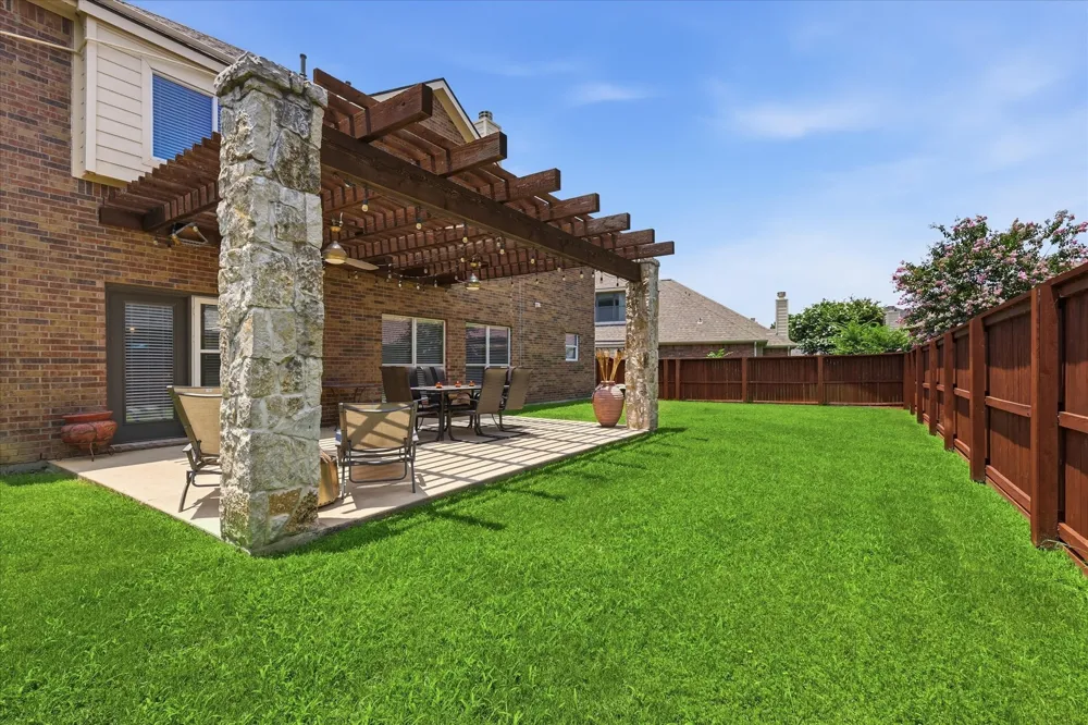 851 Branch Crossing Lantana, TX 76226