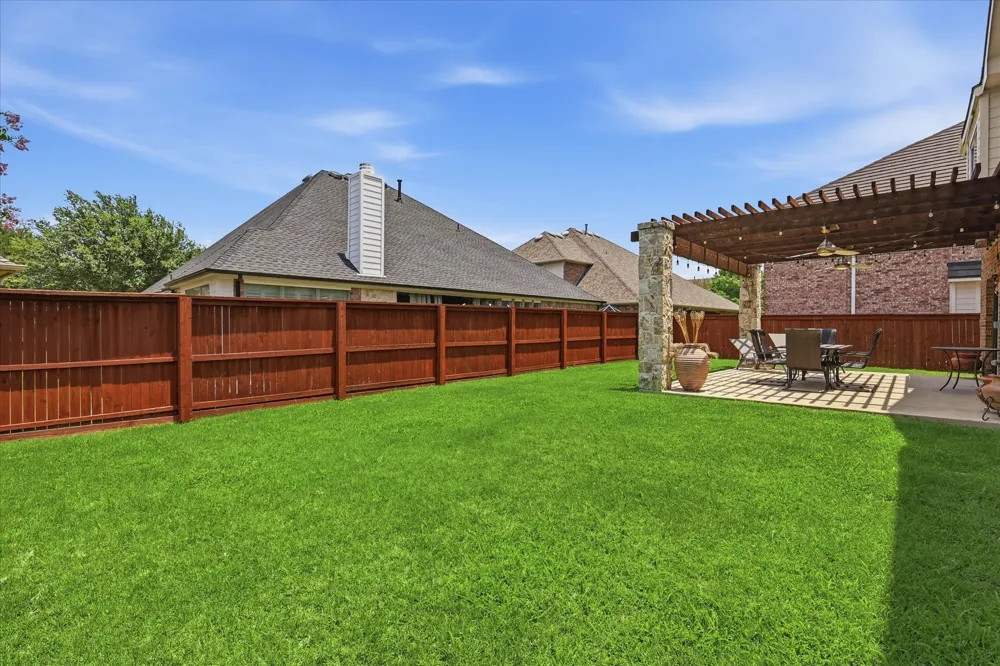 851 Branch Crossing Lantana, TX 76226