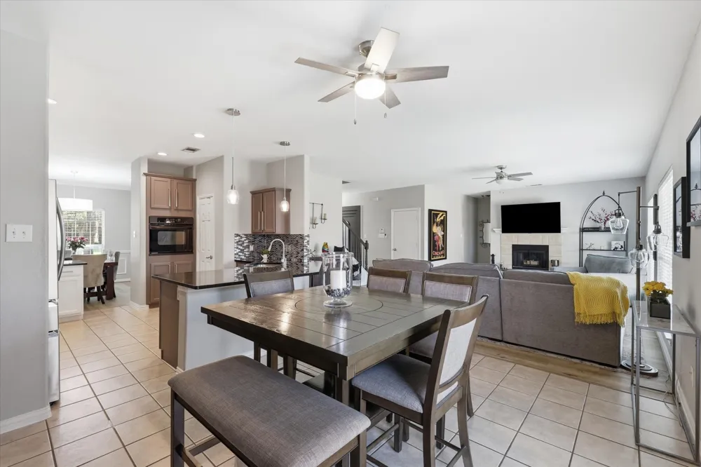 851 Branch Crossing Lantana, TX 76226