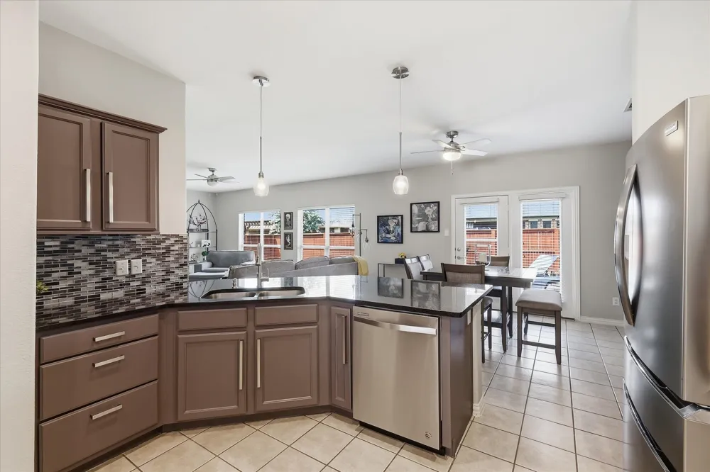 851 Branch Crossing Lantana, TX 76226