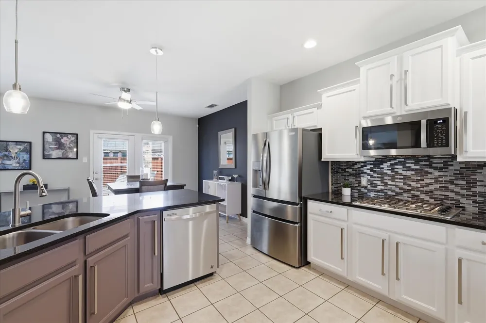 851 Branch Crossing Lantana, TX 76226