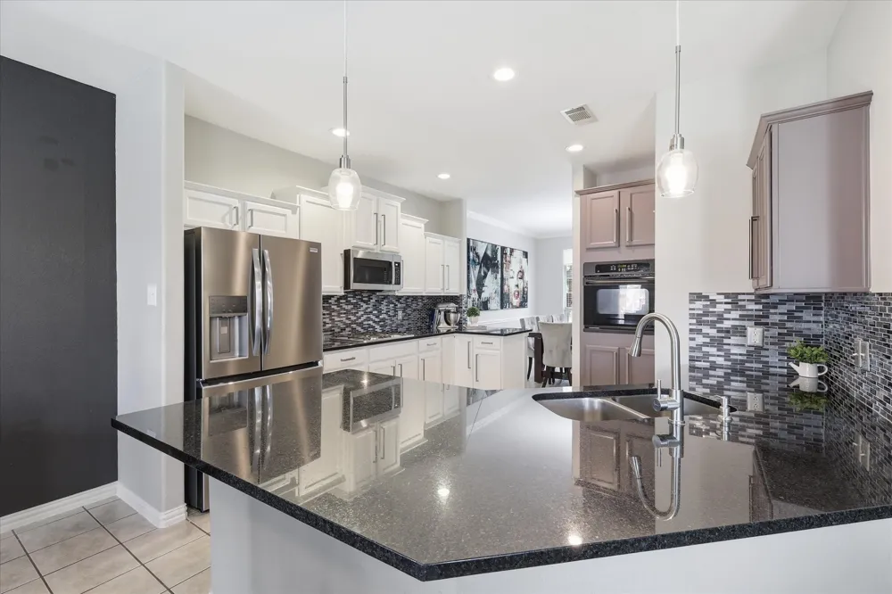 851 Branch Crossing Lantana, TX 76226