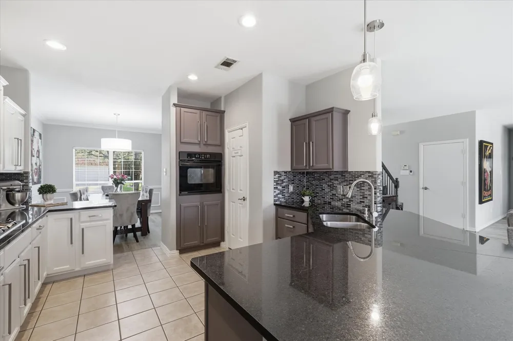 851 Branch Crossing Lantana, TX 76226