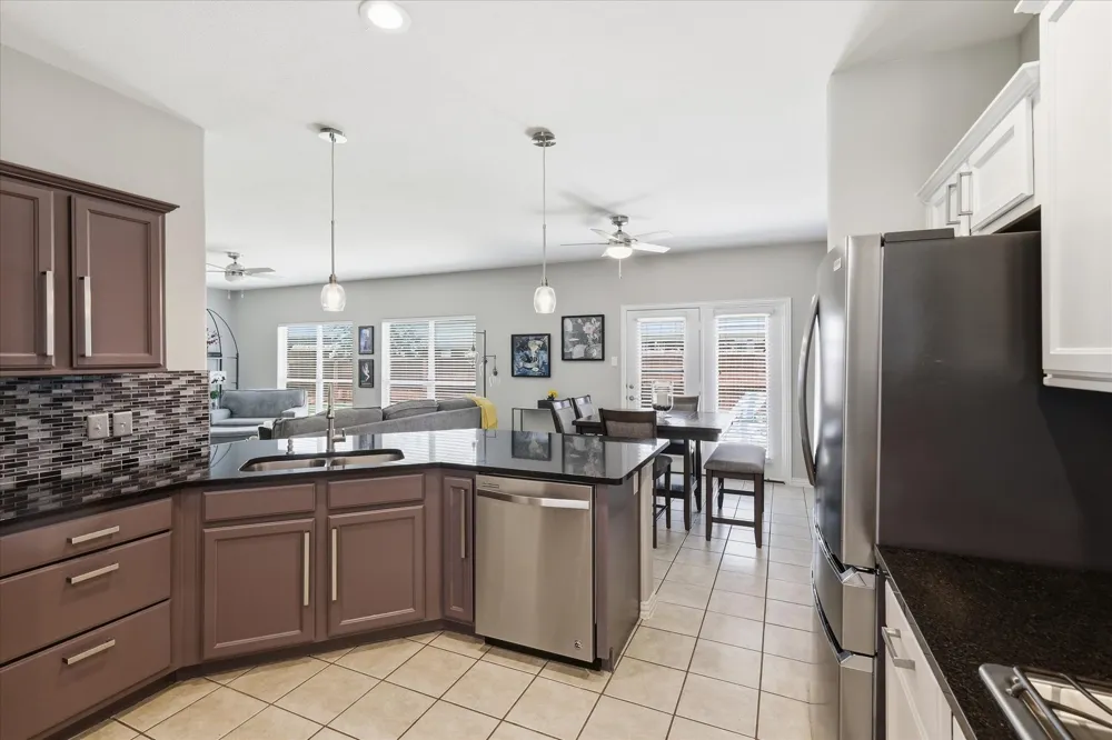 851 Branch Crossing Lantana, TX 76226