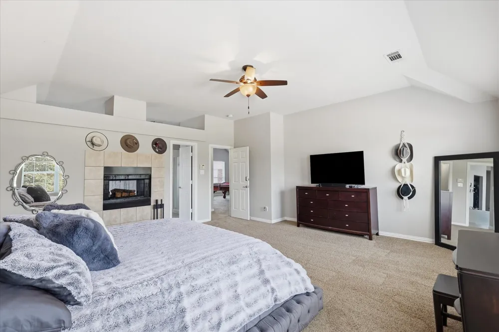 851 Branch Crossing Lantana, TX 76226