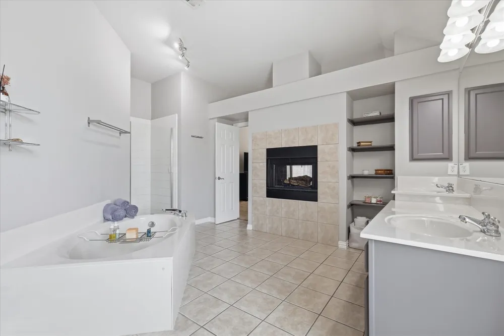 851 Branch Crossing Lantana, TX 76226