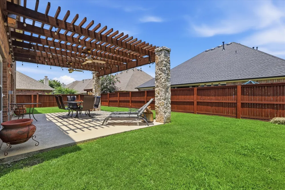 851 Branch Crossing Lantana, TX 76226